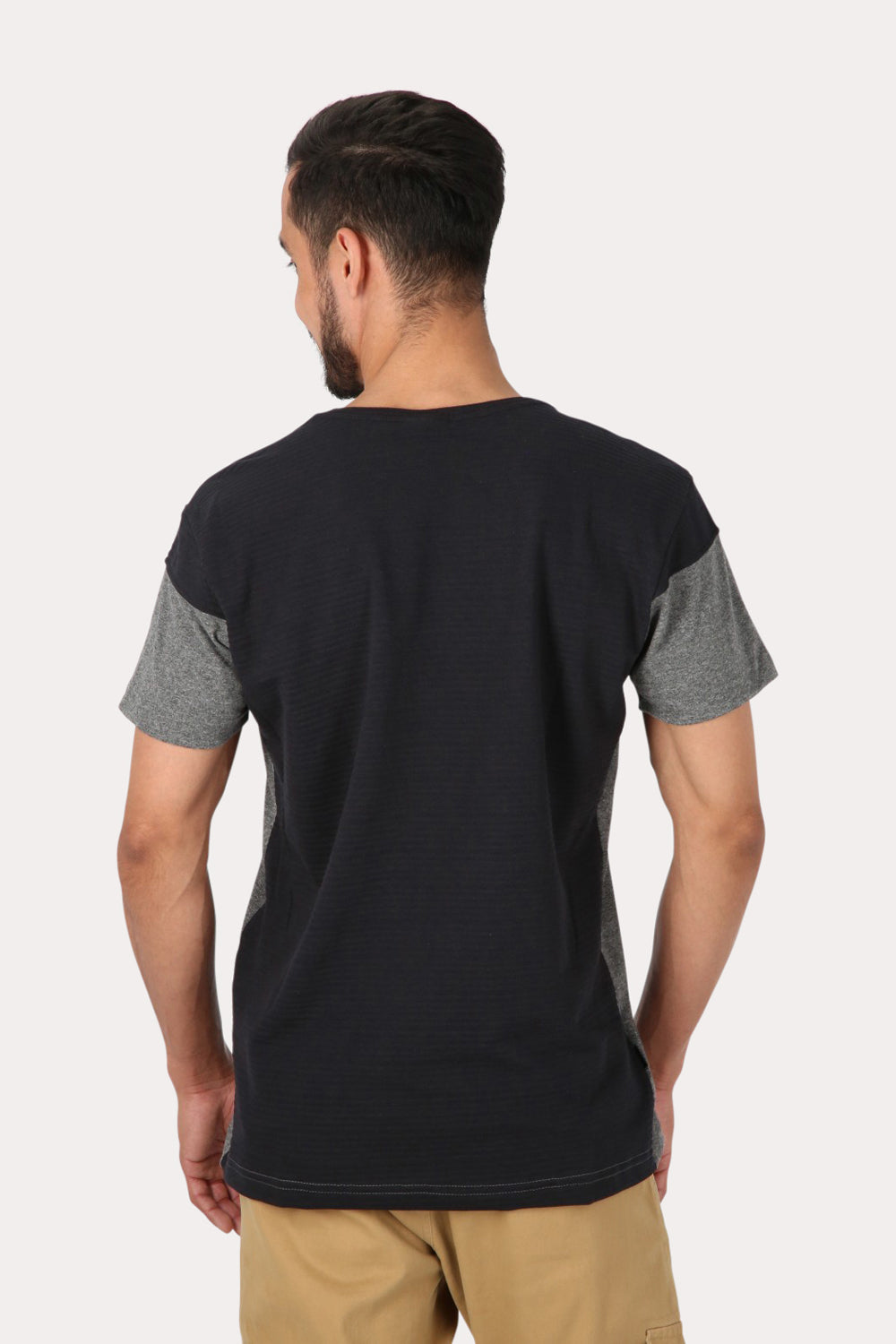 Polera Mc Especial Multistripes Negro Gangster